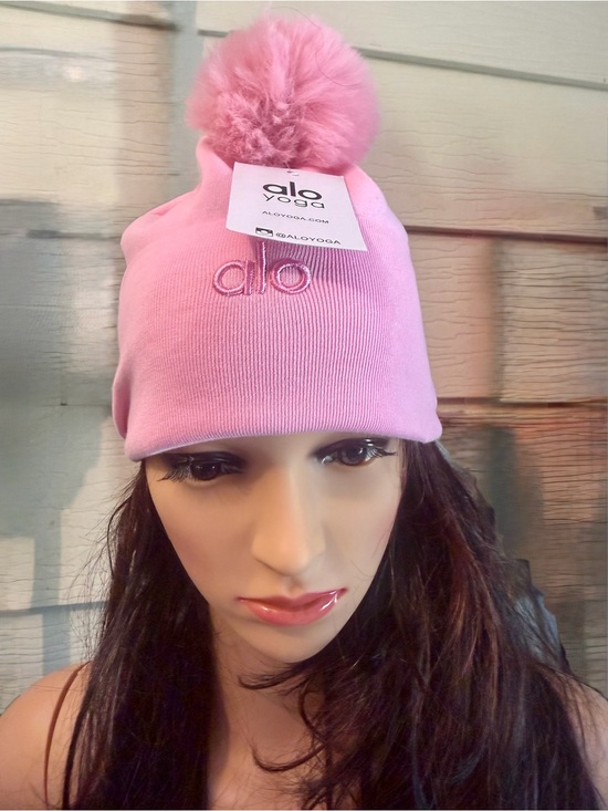 ALO Yoga Accessories - ALO Yoga Pink Pom Pom Beanie Hat